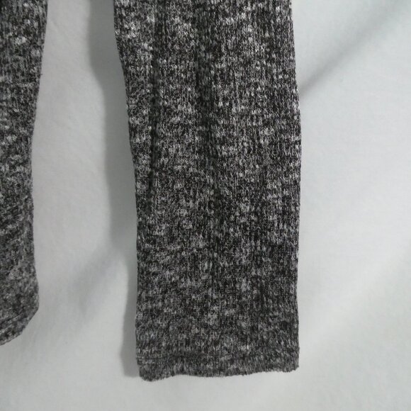 ALYA | large | Long Sleeve Pullover Scoop Neck LIghtweight Knit Sweater - Picture 8 of 14